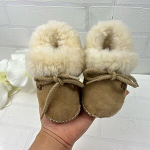 Acorn Baby moccasin size 6-12 months shearling